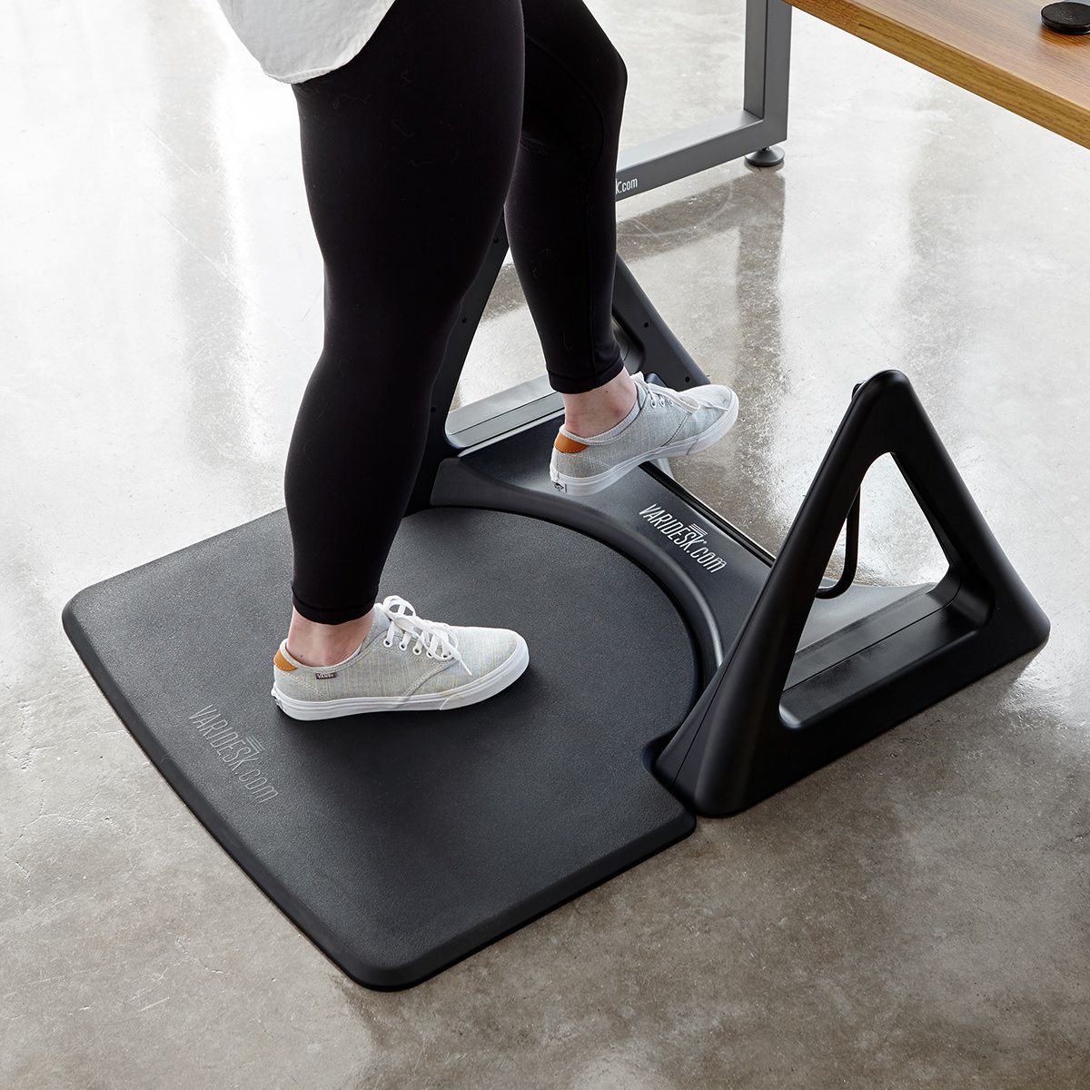 Photo by pinterest.com - Anti-Fatigue Mat Sizing: How Thick Should a Standing Desk Mat Be?