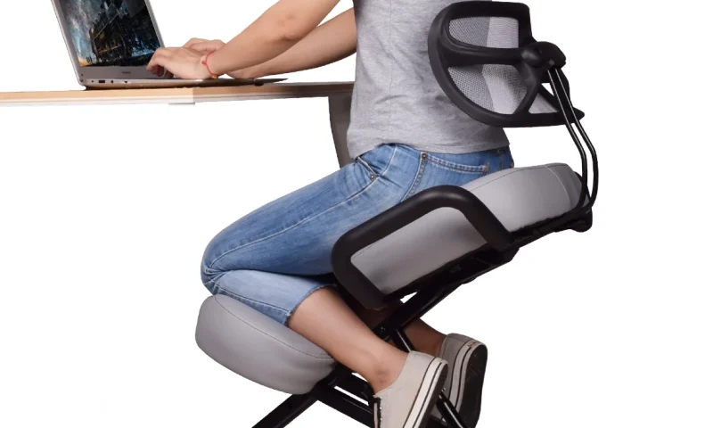 Photo by chairswall.blogspot.com - Ergonomic Kneeling Chair vs Standard Ergonomic Office Chair